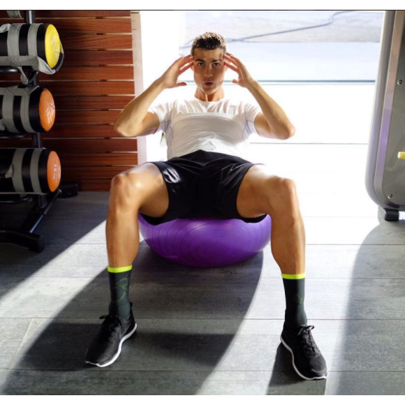 Cristiano Ronaldo et ses abdos, c'est du boulot, comme ici en décembre 2016. Photo Instagram.