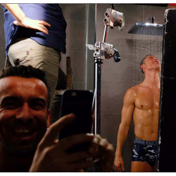 Cristiano Ronaldo et ses abdos sous la douche. Photo Instagram.