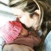Lily Rabe (American Horror Story) maman pour la première fois. L'actrice pose avec sa fille sur Instagram le 8 mars 2015.