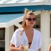 Devon Windsor et ses amies Rachel Hilbert et Melody Le profitent d'une journée ensoleillée à Miami Beach. Le 15 mars 2017.