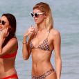 Devon Windsor et ses amies Rachel Hilbert et Melody Le profitent d'une journée ensoleillée à Miami Beach. Le 15 mars 2017.