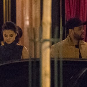 Selena Gomez et son compagnon The Weeknd (Abel Tesfaye) quittent l'hôtel la Reserve à Paris le 27 février 2017.