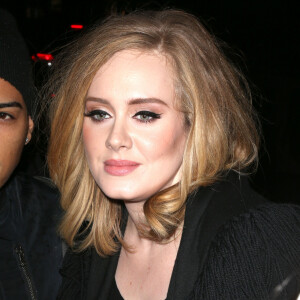 La chanteuse Adele quitte son hôtel pour aller dîner au restaurant dans le quartier de West Village à New York. Le 19 novembre 2015