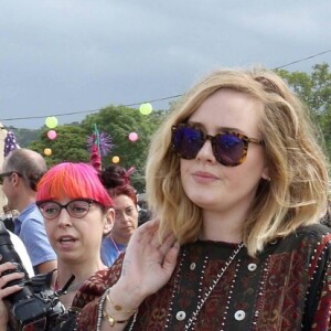 La chanteuse Adele et son compagnon Simon Konecki au Festival Glastonbury 2015, le 28 juin 2015.