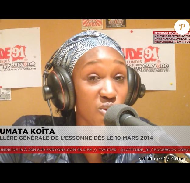 Fatoumata Koïta lors d'une interview au micro de la radio Latitude 91 en mars 2014