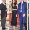 La duchesse Catherine de Cambridge était tsuperbe en robe Alexander McQueen lors de la réception donnée à l'ambassade de Grande-Bretagne à Paris le 17 mars 2017 en l'honneur de l'amitié franco-britannique (la campagne "Les Voisins" était d'ailleurs lancée à cette occasion) dans le cadre de sa visite officielle de deux jours avec le prince William.