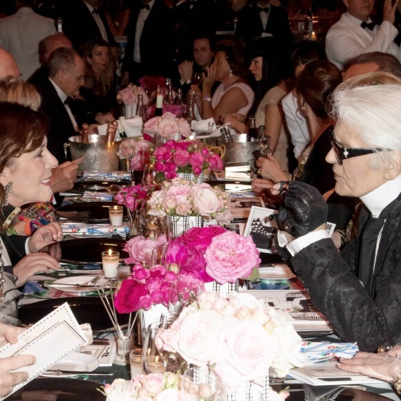 La princesse Caroline de Hanovre et Karl Lagerfeld - 63ème Bal de la Rose sur le thème de la Sécession Viennoise, imaginé par K.Lagerfeld au profit de la Fondation Princesse Grace dans la Salle des Etoiles au Sporting Monte Carlo à Monaco, le 18 mars 2017. © Pierre Villard / Palais Princier / SBM via Bestimage