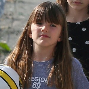 Jennifer Garner emmène ses filles Violet et Seraphina Affleck jouer au football à Beverly Hills, le 18 mars 2017