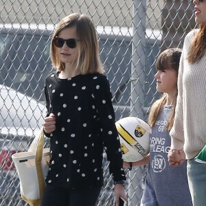 Jennifer Garner emmène ses filles Violet et Seraphina Affleck jouer au football à Beverly Hills, le 18 mars 2017