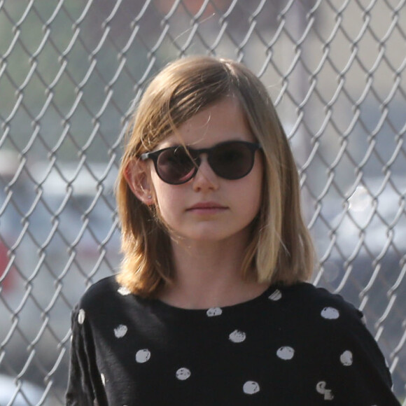 Jennifer Garner emmène ses filles Violet et Seraphina Affleck jouer au football à Beverly Hills, le 18 mars 2017