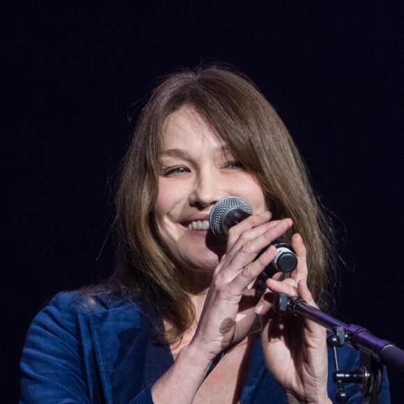 Carla Bruni-Sarkozy lors du concert du 12ème Gala 2017 de l'Association pour la Recherche sur Alzheimer à la salle Pleyel dans le 8ème arrondissement, à Paris, France le 30 janvier 2017.