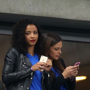 Flora Coquerel, Marine Lorphelin - People au match de football France - Russie au Stade de France à Saint-Denis le 29 mars 2016.