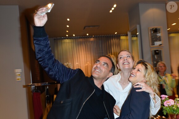 Nikos Aliagas, Claire Verneil et Tristane Banon lors de la soirée des "Femmes de talent" à la boutique Apostrophe à Paris, France, le 21 mars 2017.