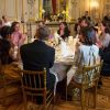 Kristin Scott Thomas, Lord Edward Llewellyn, ambassadeur de Grande-Bretagne à Paris, Anne Hidalgo, la duchesse Catherine de Cambridge, Jean Reno et Anne Llewellyn - Dîner donné par l'ambassadeur de Grande-Bretagne en France à la résidence de l'ambassadeur à Paris le 17 mars 2017.