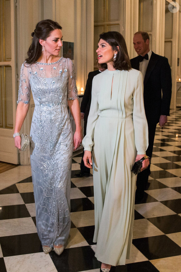 Kate Middleton, duchesse de Cambridge, et Anne Llewellyn - Dîner donné par l'ambassadeur de Grande-Bretagne en France en sa résidence à Paris le 17 mars 2017.