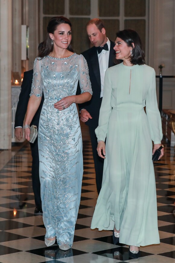 Kate Middleton, duchesse de Cambridge, ici avec Anne Llewellyn, et le prince William, duc de Cambridge, au dîner donné par l'ambassadeur de Grande-Bretagne en France à la résidence de l'ambassadeur à Paris le 17 mars 2017. © Laurent Vu / Pool / Bestimage