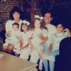 "Squad", écrit Kim Kardashian en légende de cette photo d'archive de la famille Kardashian. Mars 2017.