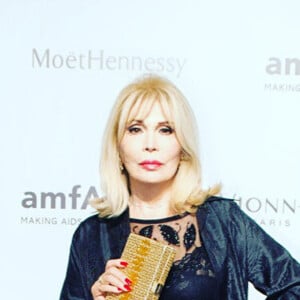 Amanda Lear à la soirée AmFar en marge de la fashion week de Milan le 26 septembre 2015.