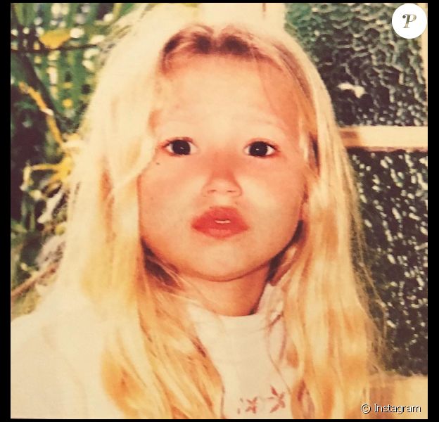 Qui est cette fillette devenue chanteuse ?