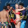 Iggy Azalea s'amuse, câline et embrasse le jeune producteur et rappeur LJay Currie sur un yacht à Cabo San Lucas. Le 22 janvier 2017