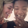 Samira Wiley annonce ses fiançailles avec Lauren Morelli sur son compte Instagram le 4 octobre 2016.
