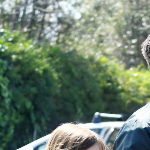 Ben Affleck et Jennifer Garner se baladent en famille avec leurs enfants dans les rues de Pacific Palisades le 26 mars 2017