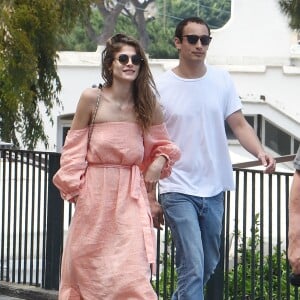 Elisa Sednaoui et son mari Alex Dellal à Capri en Italie le 10 juin 2016.