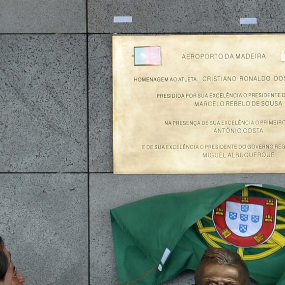 Cérémonie à l'aéroport de Madeire rebaptisé aéroport Cristiano Ronaldo, en présence du footballeur portugais, de son fils Cristiano Jr et de sa compagne Georgina Rodriguez, à Madeire, le 29 mars 2017.