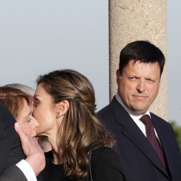 Le roi Felipe VI et la reine Letizia d'Espagne sont allés se recueillir auprès de la dépouille de la princesse Alicia de Bourbon-Parme, tante du roi Juan Carlos décédée le 28 mars 2017 à 99 ans, et présenter leurs condoléances à sa famille dans une chapelle ardente près de Madrid, le 29 mars 2017.