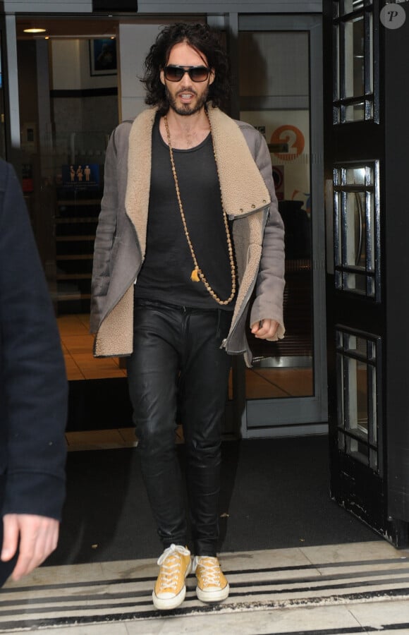 Russell Brand est allé aux studios de la BBC Radio Two à Londres, le 5 décembre 2014.