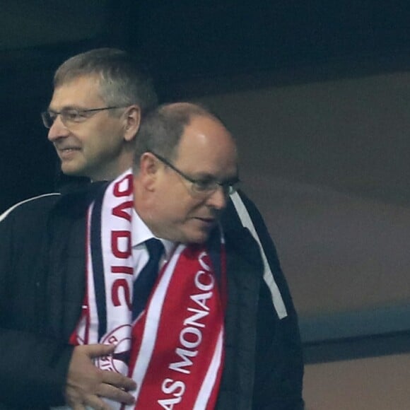 François Hollande (Président de la République Française), le prince Albert II de Monaco, Patrick Kanner (Ministre de la Ville, de la Jeunesse et des Sports), Thierry Braillard, Jean-Michel Aulas (président de l'OL), Gérard Collomb (maire de Lyon) lors de la finale de la Coupe de la Ligue 2017 entre l'AS Monaco et le PSG, victorieux 4-1, au Parc OL à Lyon, le 1er avril 2017. © Cyril Moreau/Bestimage