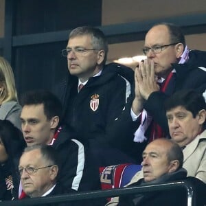 Dmitry Rybolovlev (président de l'AS Monaco), le prince Albert II de Monaco, Louis Ducruet et sa compagne Marie, Patrick Kanner (Ministre de la Ville, de la Jeunesse et des Sports), Thierry Braillard, Jean-Michel Aulas (président de l'OL), Gérard Collomb (maire de Lyon) et sa femme Caroline lors de la finale de la Coupe de la Ligue 2017 entre l'AS Monaco et le PSG, victorieux 4-1, au Parc OL à Lyon, le 1er avril 2017. © Cyril Moreau/Bestimage