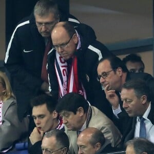 Le prince Albert II de Monaco et son neveu Louis Ducruet ont vécu une soirée difficile lors de la finale de la Coupe de la Ligue 2017 entre l'AS Monaco et le PSG, victorieux 4-1, au Parc OL à Lyon, le 1er avril 2017. © Cyril Moreau/Bestimage