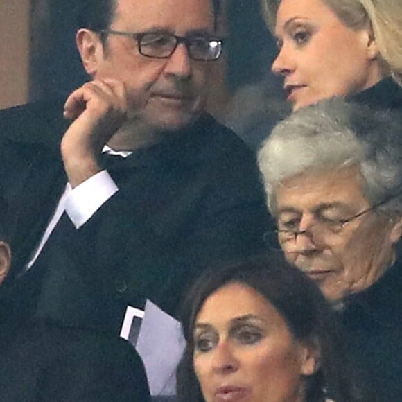 François Hollande et Nathalie Boy (présidente de la LFP) lors de la finale de la Coupe de la Ligue 2017 entre l'AS Monaco et le PSG, victorieux 4-1, au Parc OL à Lyon, le 1er avril 2017. © Cyril Moreau/Bestimage