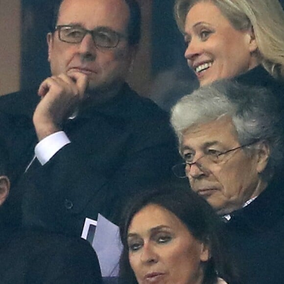 François Hollande et Nathalie Boy (présidente de la LFP) lors de la finale de la Coupe de la Ligue 2017 entre l'AS Monaco et le PSG, victorieux 4-1, au Parc OL à Lyon, le 1er avril 2017. © Cyril Moreau/Bestimage