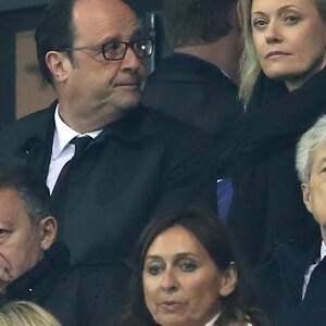 François Hollande et Nathalie Boy (présidente de la LFP) lors de la finale de la Coupe de la Ligue 2017 entre l'AS Monaco et le PSG, victorieux 4-1, au Parc OL à Lyon, le 1er avril 2017. © Cyril Moreau/Bestimage