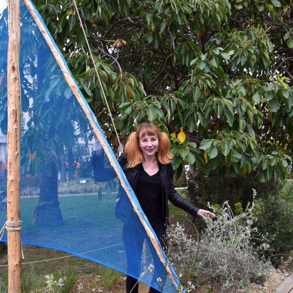 Julie Depardieu, la marraine et présidente du jury du 1er Festival des Jardins de la Côte d'Azur, participe à l'ouverture du festival. Le département lance son 1er Festival des Jardins de la Côte d'Azur sur le thème de l'éveil des sens". Sur 25 projets réceptionnés, 10 dossiers ont été retenus par un comité de sélection qui leur a attribué une des dix parcelles du territoire des Alpes-Maritimes. Le public pourra ainsi flâner autour de ces dix jardins éphémères de 200 m² installés pendant un mois, du 1er avril au 1er mai 2017, dans les centres-villes parmi les plus beaux sites du département : Le Jardin de la Villa Rothschild à Cannes, le Jardin Biovès à Menton, la Place du Petit Puy et Place de l'Évêché à Grasse, le Jardin Albert 1er sur la Promenade du Paillon à Nice et la Pinède Gould à Antibes-Juan-les-Pins. En parallèle, des animations grand public autour des jardins seront organisées pendant la durée du festival sur tout le département : ateliers d'art floral et de nouvelles techniques de jardinage, dégustations, animations culinaires, stands de professionnels, bourse aux plantes, conférences, expositions, etc... Nice, le 1er avril 2017. © Bruno Bebert/Bestimage