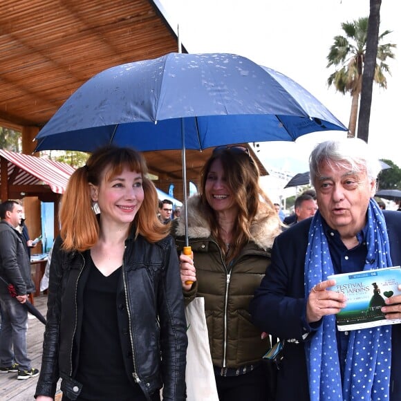 Julie Depardieu, la marraine et présidente du jury du 1er Festival des Jardins de la Côte d'Azur, participe à l'ouverture du festival. Le département lance son 1er Festival des Jardins de la Côte d'Azur sur le thème de l'éveil des sens". Sur 25 projets réceptionnés, 10 dossiers ont été retenus par un comité de sélection qui leur a attribué une des dix parcelles du territoire des Alpes-Maritimes. Le public pourra ainsi flâner autour de ces dix jardins éphémères de 200 m² installés pendant un mois, du 1er avril au 1er mai 2017, dans les centres-villes parmi les plus beaux sites du département : Le Jardin de la Villa Rothschild à Cannes, le Jardin Biovès à Menton, la Place du Petit Puy et Place de l'Évêché à Grasse, le Jardin Albert 1er sur la Promenade du Paillon à Nice et la Pinède Gould à Antibes-Juan-les-Pins. En parallèle, des animations grand public autour des jardins seront organisées pendant la durée du festival sur tout le département : ateliers d'art floral et de nouvelles techniques de jardinage, dégustations, animations culinaires, stands de professionnels, bourse aux plantes, conférences, expositions, etc... Nice, le 1er avril 2017. © Bruno Bebert/Bestimage