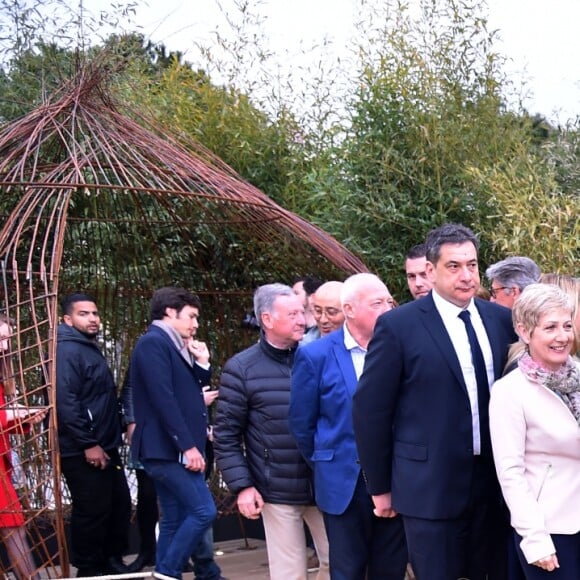 Julie Depardieu, la marraine et présidente du jury du 1er Festival des Jardins de la Côte d'Azur, participe en compagnie d'Eric Ciotti (député et président du Conseil Départemental des Alpes-Maritimes), de Frank Chikli, Alexandra Borchio et Catherine Moreau, à l'ouverture du festival. Le département lance son 1er Festival des Jardins de la Côte d'Azur sur le thème de l'éveil des sens". Sur 25 projets réceptionnés, 10 dossiers ont été retenus par un comité de sélection qui leur a attribué une des dix parcelles du territoire des Alpes-Maritimes. Le public pourra ainsi flâner autour de ces dix jardins éphémères de 200 m² installés pendant un mois, du 1er avril au 1er mai 2017, dans les centres-villes parmi les plus beaux sites du département : Le Jardin de la Villa Rothschild à Cannes, le Jardin Biovès à Menton, la Place du Petit Puy et Place de l'Évêché à Grasse, le Jardin Albert 1er sur la Promenade du Paillon à Nice et la Pinède Gould à Antibes-Juan-les-Pins. En parallèle, des animations grand public autour des jardins seront organisées pendant la durée du festival sur tout le département : ateliers d'art floral et de nouvelles techniques de jardinage, dégustations, animations culinaires, stands de professionnels, bourse aux plantes, conférences, expositions, etc... Nice, le 1er avril 2017. © Bruno Bebert/Bestimage