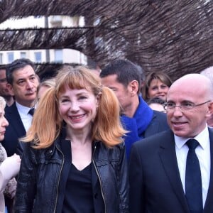 Julie Depardieu, la marraine et présidente du jury du 1er Festival des Jardins de la Côte d'Azur, participe en compagnie d'Eric Ciotti (député et président du Conseil Départemental des Alpes-Maritimes), de Frank Chikli, Alexandra Borchio et Catherine Moreau, à l'ouverture du festival. Le département lance son 1er Festival des Jardins de la Côte d'Azur sur le thème de l'éveil des sens". Sur 25 projets réceptionnés, 10 dossiers ont été retenus par un comité de sélection qui leur a attribué une des dix parcelles du territoire des Alpes-Maritimes. Le public pourra ainsi flâner autour de ces dix jardins éphémères de 200 m² installés pendant un mois, du 1er avril au 1er mai 2017, dans les centres-villes parmi les plus beaux sites du département : Le Jardin de la Villa Rothschild à Cannes, le Jardin Biovès à Menton, la Place du Petit Puy et Place de l'Évêché à Grasse, le Jardin Albert 1er sur la Promenade du Paillon à Nice et la Pinède Gould à Antibes-Juan-les-Pins. En parallèle, des animations grand public autour des jardins seront organisées pendant la durée du festival sur tout le département : ateliers d'art floral et de nouvelles techniques de jardinage, dégustations, animations culinaires, stands de professionnels, bourse aux plantes, conférences, expositions, etc... Nice, le 1er avril 2017. © Bruno Bebert/Bestimage