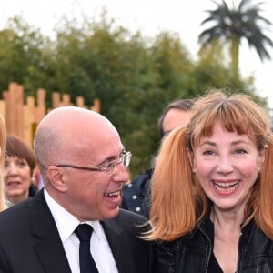 Julie Depardieu, la marraine et présidente du jury du 1er Festival des Jardins de la Côte d'Azur, participe en compagnie d'Eric Ciotti (député et président du Conseil Départemental des Alpes-Maritimes), de Frank Chikli, Alexandra Borchio et Catherine Moreau, à l'ouverture du festival. Le département lance son 1er Festival des Jardins de la Côte d'Azur sur le thème de l'éveil des sens". Sur 25 projets réceptionnés, 10 dossiers ont été retenus par un comité de sélection qui leur a attribué une des dix parcelles du territoire des Alpes-Maritimes. Le public pourra ainsi flâner autour de ces dix jardins éphémères de 200 m² installés pendant un mois, du 1er avril au 1er mai 2017, dans les centres-villes parmi les plus beaux sites du département : Le Jardin de la Villa Rothschild à Cannes, le Jardin Biovès à Menton, la Place du Petit Puy et Place de l'Évêché à Grasse, le Jardin Albert 1er sur la Promenade du Paillon à Nice et la Pinède Gould à Antibes-Juan-les-Pins. En parallèle, des animations grand public autour des jardins seront organisées pendant la durée du festival sur tout le département : ateliers d'art floral et de nouvelles techniques de jardinage, dégustations, animations culinaires, stands de professionnels, bourse aux plantes, conférences, expositions, etc... Nice, le 1er avril 2017. © Bruno Bebert/Bestimage