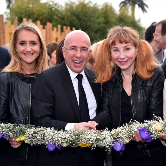 Julie Depardieu, la marraine et présidente du jury du 1er Festival des Jardins de la Côte d'Azur, participe en compagnie d'Eric Ciotti (député et président du Conseil Départemental des Alpes-Maritimes), de Frank Chikli, Alexandra Borchio et Catherine Moreau, à l'ouverture du festival. Le département lance son 1er Festival des Jardins de la Côte d'Azur sur le thème de l'éveil des sens". Sur 25 projets réceptionnés, 10 dossiers ont été retenus par un comité de sélection qui leur a attribué une des dix parcelles du territoire des Alpes-Maritimes. Le public pourra ainsi flâner autour de ces dix jardins éphémères de 200 m² installés pendant un mois, du 1er avril au 1er mai 2017, dans les centres-villes parmi les plus beaux sites du département : Le Jardin de la Villa Rothschild à Cannes, le Jardin Biovès à Menton, la Place du Petit Puy et Place de l'Évêché à Grasse, le Jardin Albert 1er sur la Promenade du Paillon à Nice et la Pinède Gould à Antibes-Juan-les-Pins. En parallèle, des animations grand public autour des jardins seront organisées pendant la durée du festival sur tout le département : ateliers d'art floral et de nouvelles techniques de jardinage, dégustations, animations culinaires, stands de professionnels, bourse aux plantes, conférences, expositions, etc... Nice, le 1er avril 2017. © Bruno Bebert/Bestimage