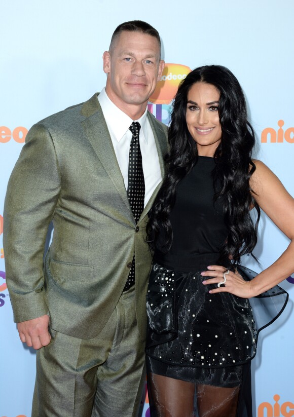 John Cena et Nikki Bella, ici lors des Nickelodeon Kids' Choice Awards le 11 mars 2017 à Los Angeles, se sont fiancés sur le ring lors de WrestleMania 33, le 2 avril 2017 à Orlando en Floride.