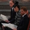 Le prince William, duc de Cambridge, Kate Middleton, duchesse de Cambridge, et le prince Harry lors d'une messe à la mémoire des victimes de l'attentat de Londres à l'abbaye de Westminster à Londres le 5 avril 2017