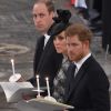 Le prince William, duc de Cambridge, Kate Middleton, duchesse de Cambridge, et le prince Harry lors d'une messe à la mémoire des victimes de l'attentat de Londres à l'abbaye de Westminster à Londres le 5 avril 2017