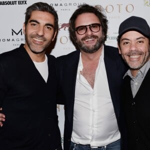 Exclusif - Ary Abittan, Cyril Colbeau-Justin et Manu Payet lors de la soirée d'inauguration (cocktail dînatoire) du nouveau restaurant, méditerranéen, de la salle Pleyel, le Noto, à Paris, France, le 29 mars 2017. Benjamin Patou et Cyril Colbeau-Justin ont su s'entourer des meilleurs pour Noto. L'architecte L. Gonzalez et l'instigateur du projet B. Patou ont entrecroisé leurs inspirations et leurs imaginaires pour créer Noto. Au piano, le chef P. Charvet. © Rachid Bellak/Bestimage