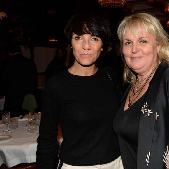 Exclusif - Florence Foresti et Valérie Damidot lors de la soirée d'inauguration (cocktail dînatoire) du nouveau restaurant, méditerranéen, de la salle Pleyel, le Noto, à Paris, France, le 29 mars 2017. Benjamin Patou et Cyril Colbeau-Justin ont su s'entourer des meilleurs pour Noto. L'architecte L. Gonzalez et l'instigateur du projet B. Patou ont entrecroisé leurs inspirations et leurs imaginaires pour créer Noto. Au piano, le chef P. Charvet. © Rachid Bellak/Bestimage