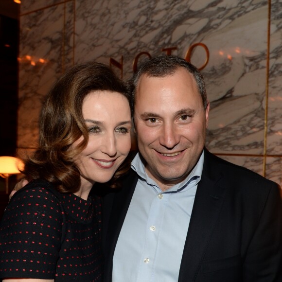 Exclusif - Elsa Zylberstein et Benjamin Patou (PDG de Moma Group) lors de la soirée d'inauguration (cocktail dînatoire) du nouveau restaurant, méditerranéen, de la salle Pleyel, le Noto, à Paris, France, le 29 mars 2017. Benjamin Patou et Cyril Colbeau-Justin ont su s'entourer des meilleurs pour Noto. L'architecte L. Gonzalez et l'instigateur du projet B. Patou ont entrecroisé leurs inspirations et leurs imaginaires pour créer Noto. Au piano, le chef P. Charvet. © Rachid Bellak/Bestimage