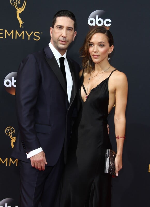 David Schwimmer et sa femme Zoe Buckman - 68ème cérémonie des Emmy Awards au Microsoft Theater à Los Angeles, le 18 septembre 2016.