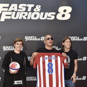 Antoine Griezmann, Vin Diesel et Filipe Luis - Photocall du film "Fast and Furious 8" à Madrid. Le 6 avril 2017.